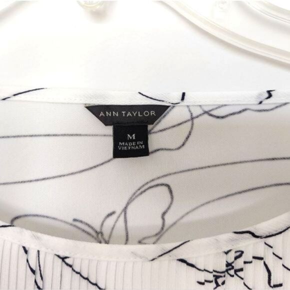 NWOT Ann Taylor Abstract Butterly Pleated Long-Sleeve Blouse - Picture 8 of 8